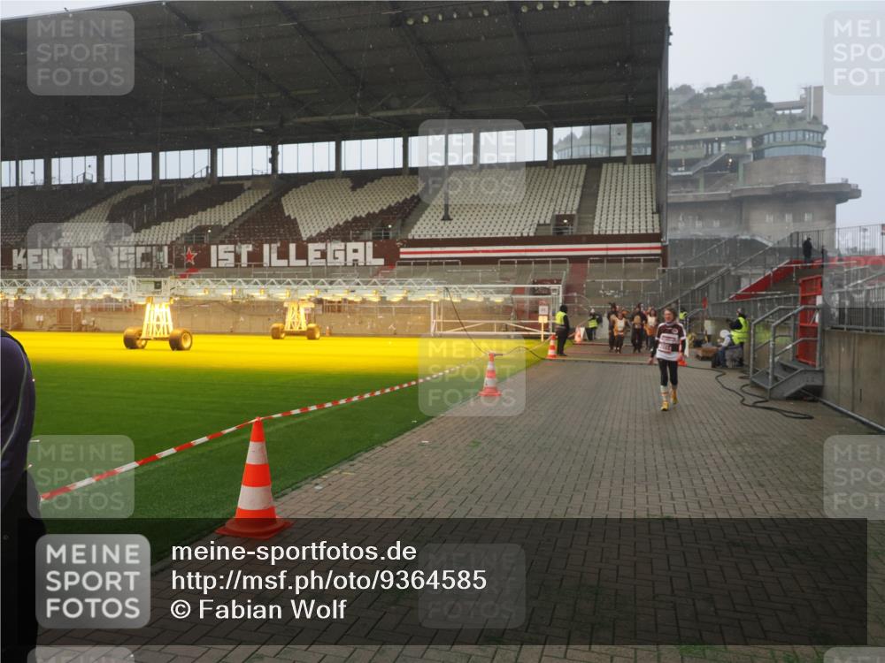 07.12.2025 - St. Pauli X-Mass-Run No. 15 Fabian Wolf http://msf.ph/oto/9364585 07.12.2025 10:07:16 Ziel 421, 517, 685, 792, 1187, 1572, 2983, 3414, 3945 meine-sportfotos.de