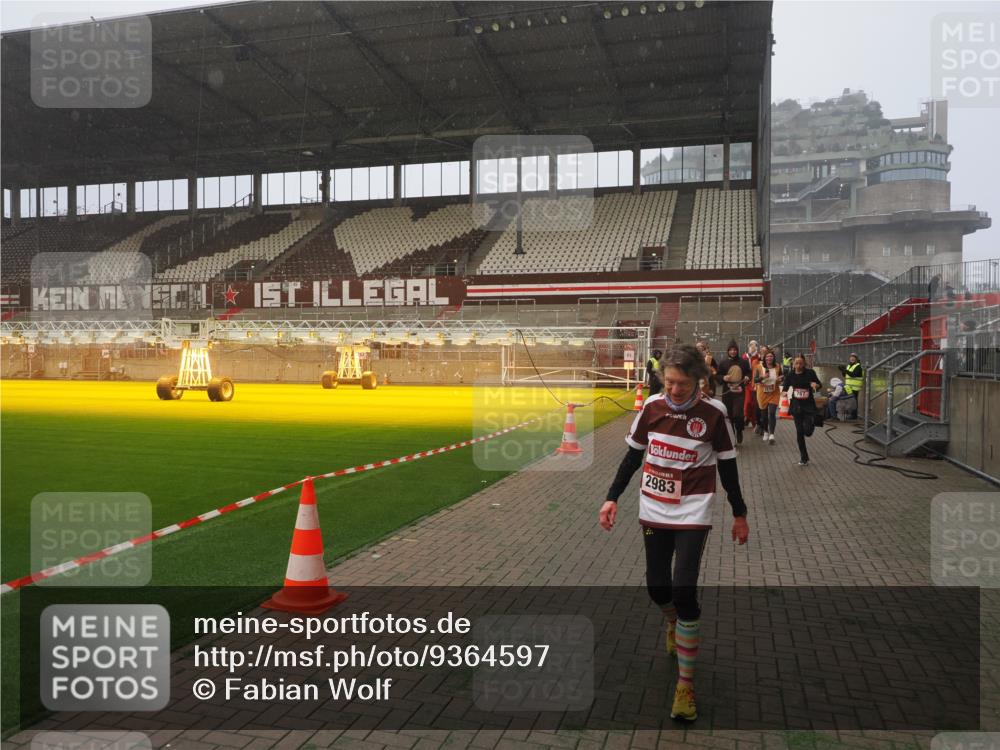 07.12.2025 - St. Pauli X-Mass-Run No. 15 Fabian Wolf http://msf.ph/oto/9364597 07.12.2025 10:07:22 Ziel 256, 265, 272, 517, 657, 685, 716, 767, 1187, 1234, 2983, 3414 meine-sportfotos.de