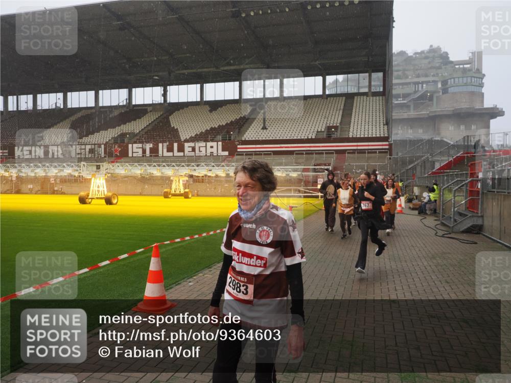 07.12.2025 - St. Pauli X-Mass-Run No. 15 Fabian Wolf http://msf.ph/oto/9364603 07.12.2025 10:07:23 Ziel 256, 265, 272, 517, 657, 685, 716, 767, 1187, 1234, 2983 meine-sportfotos.de