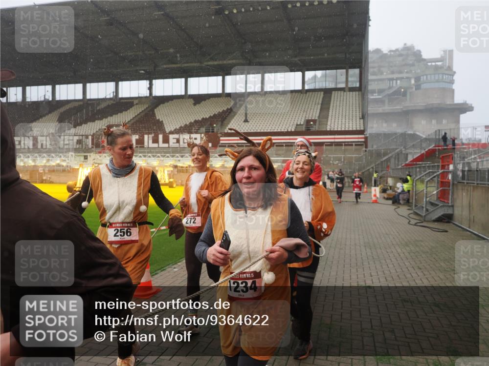 07.12.2025 - St. Pauli X-Mass-Run No. 15 Fabian Wolf http://msf.ph/oto/9364622 07.12.2025 10:07:28 Ziel 256, 265, 272, 517, 657, 685, 716, 767, 1187, 1234, 1543, 2983, 3003 meine-sportfotos.de