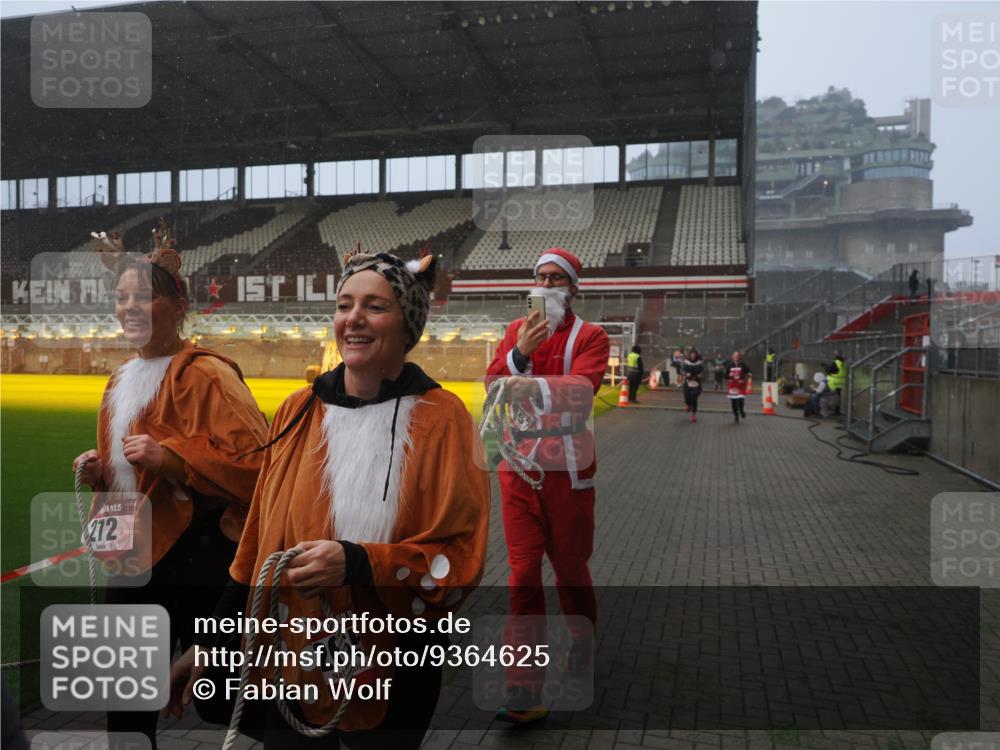 07.12.2025 - St. Pauli X-Mass-Run No. 15 Fabian Wolf http://msf.ph/oto/9364625 07.12.2025 10:07:29 Ziel 256, 265, 272, 517, 657, 685, 716, 767, 1187, 1234, 1543, 3003 meine-sportfotos.de
