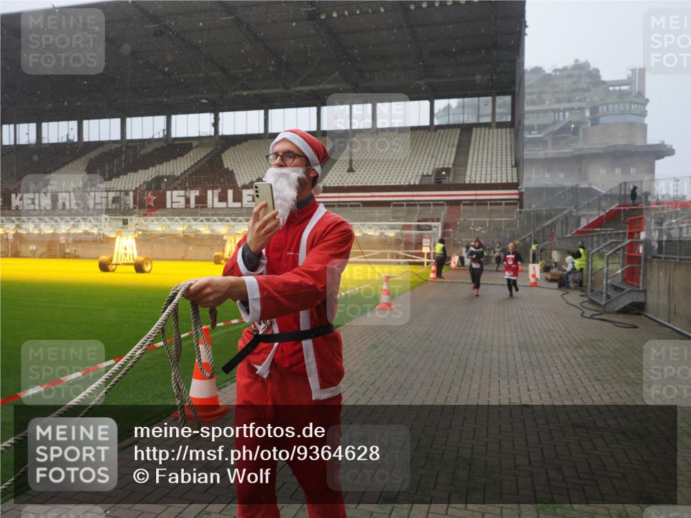 07.12.2025 - St. Pauli X-Mass-Run No. 15 Fabian Wolf http://msf.ph/oto/9364628 07.12.2025 10:07:30 Ziel 256, 265, 272, 517, 657, 685, 716, 767, 1187, 1234, 1543, 3003 meine-sportfotos.de
