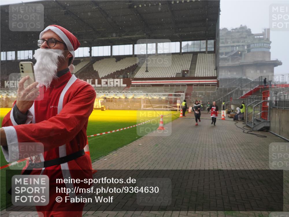 07.12.2025 - St. Pauli X-Mass-Run No. 15 Fabian Wolf http://msf.ph/oto/9364630 07.12.2025 10:07:30 Ziel 256, 265, 272, 517, 657, 685, 716, 767, 1187, 1234, 1543, 3003 meine-sportfotos.de