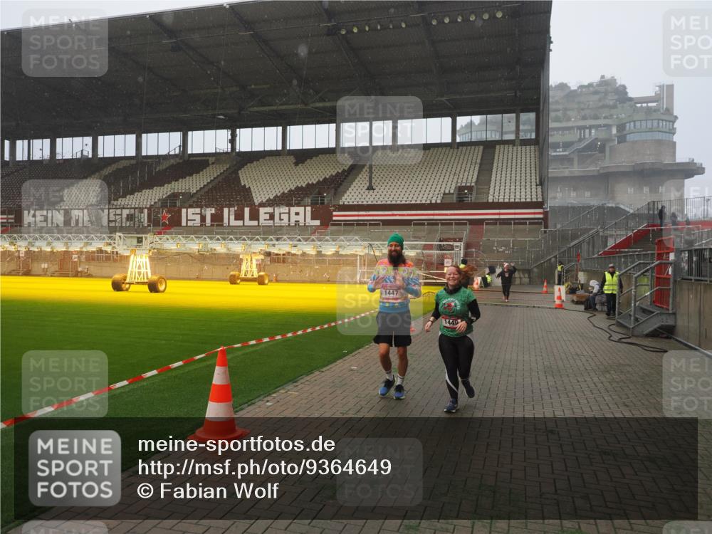 07.12.2025 - St. Pauli X-Mass-Run No. 15 Fabian Wolf http://msf.ph/oto/9364649 07.12.2025 10:07:41 Ziel 1447, 1449, 1543, 1905, 3003 meine-sportfotos.de