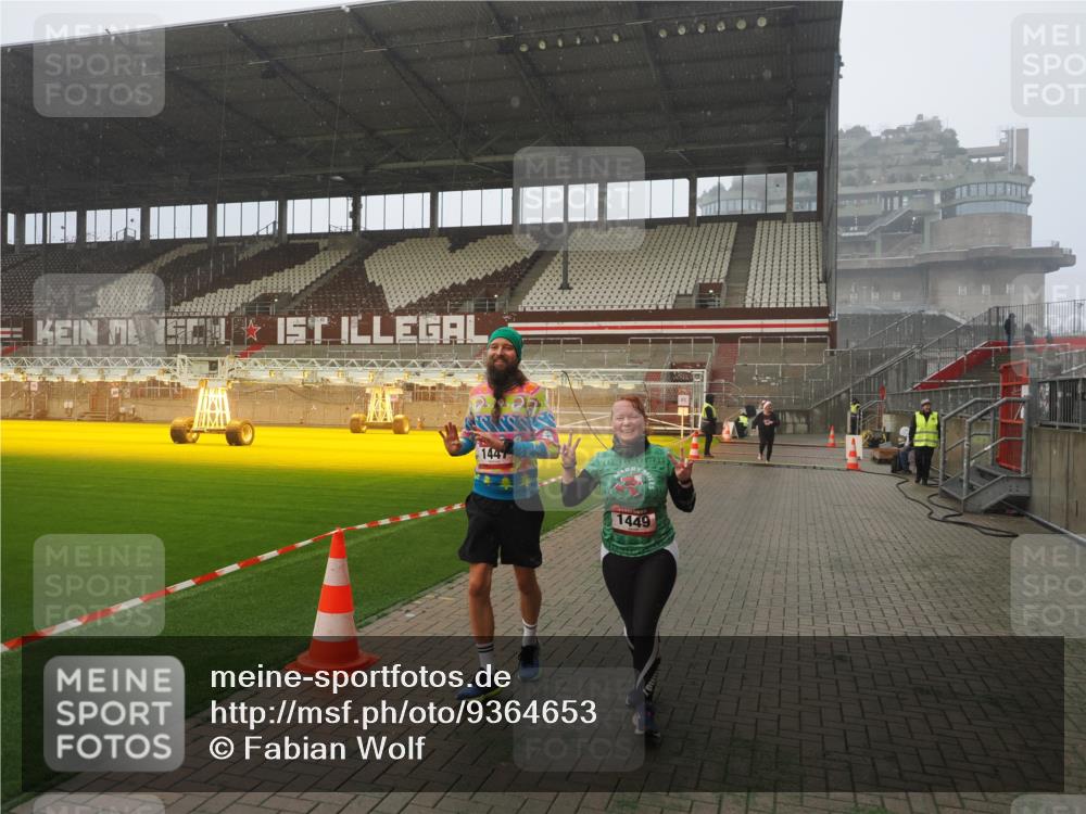 07.12.2025 - St. Pauli X-Mass-Run No. 15 Fabian Wolf http://msf.ph/oto/9364653 07.12.2025 10:07:42 Ziel 1447, 1449, 1543, 1905, 3003 meine-sportfotos.de