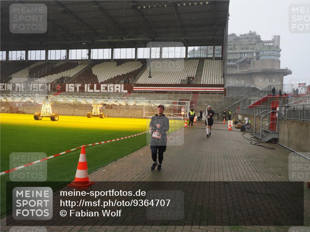 07.12.2025 - St. Pauli X-Mass-Run No. 15 Fabian Wolf http://msf.ph/oto/9364707 07.12.2025 10:08:23 Ziel 2650, 2691, 2746 meine-sportfotos.de