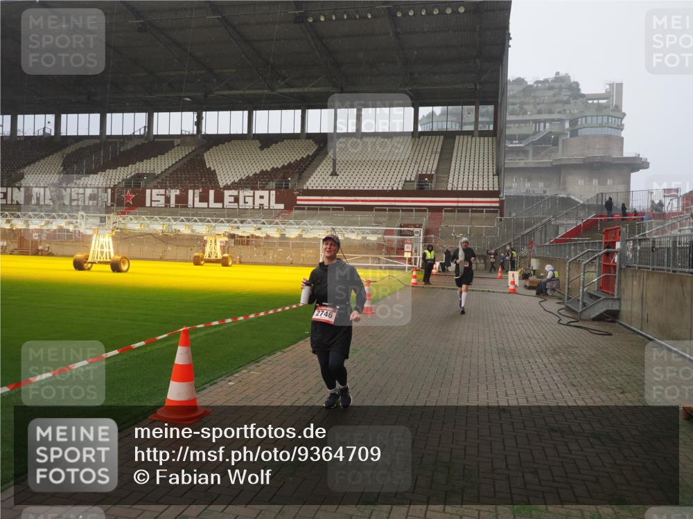 07.12.2025 - St. Pauli X-Mass-Run No. 15 Fabian Wolf http://msf.ph/oto/9364709 07.12.2025 10:08:24 Ziel 2650, 2746 meine-sportfotos.de