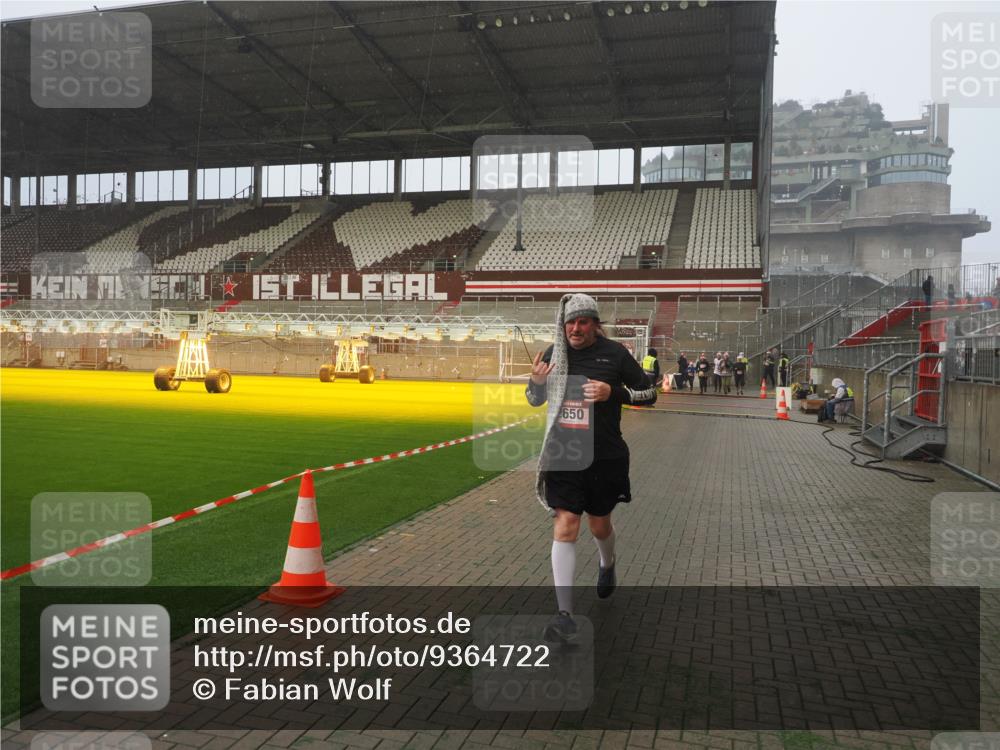 07.12.2025 - St. Pauli X-Mass-Run No. 15 Fabian Wolf http://msf.ph/oto/9364722 07.12.2025 10:08:27 Ziel 2650, 2746 meine-sportfotos.de