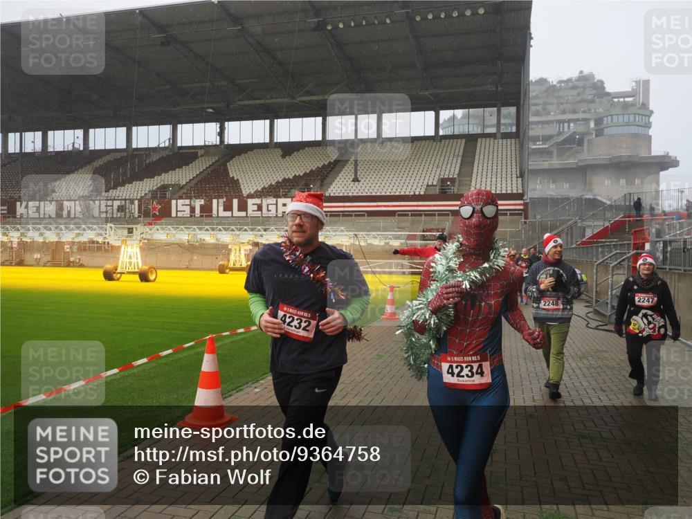07.12.2025 - St. Pauli X-Mass-Run No. 15 Fabian Wolf http://msf.ph/oto/9364758 07.12.2025 10:08:43 Ziel 390, 707, 789, 947, 1002, 1031, 2247, 2248, 2521, 3212, 3332, 3335, 3495, 3671, 3759, 4205, 4232, 4234, 4451 meine-sportfotos.de