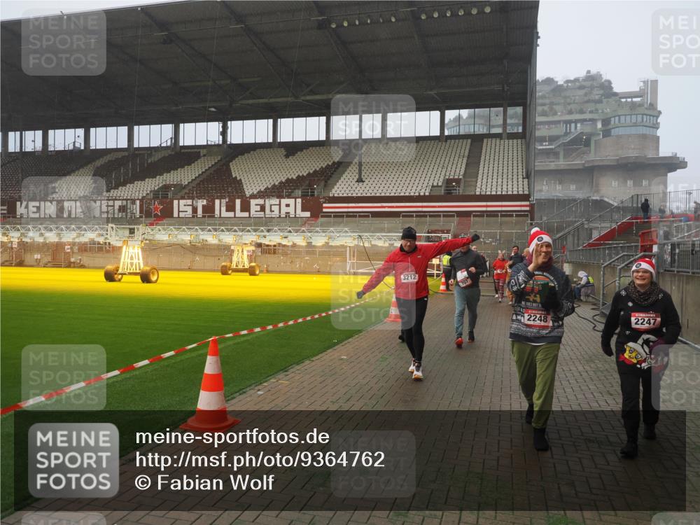 07.12.2025 - St. Pauli X-Mass-Run No. 15 Fabian Wolf http://msf.ph/oto/9364762 07.12.2025 10:08:45 Ziel 390, 707, 789, 947, 1002, 1031, 1176, 2247, 2248, 2521, 3212, 3332, 3335, 3495, 3671, 3759, 3904, 4205, 4232, 4234, 4451 meine-sportfotos.de