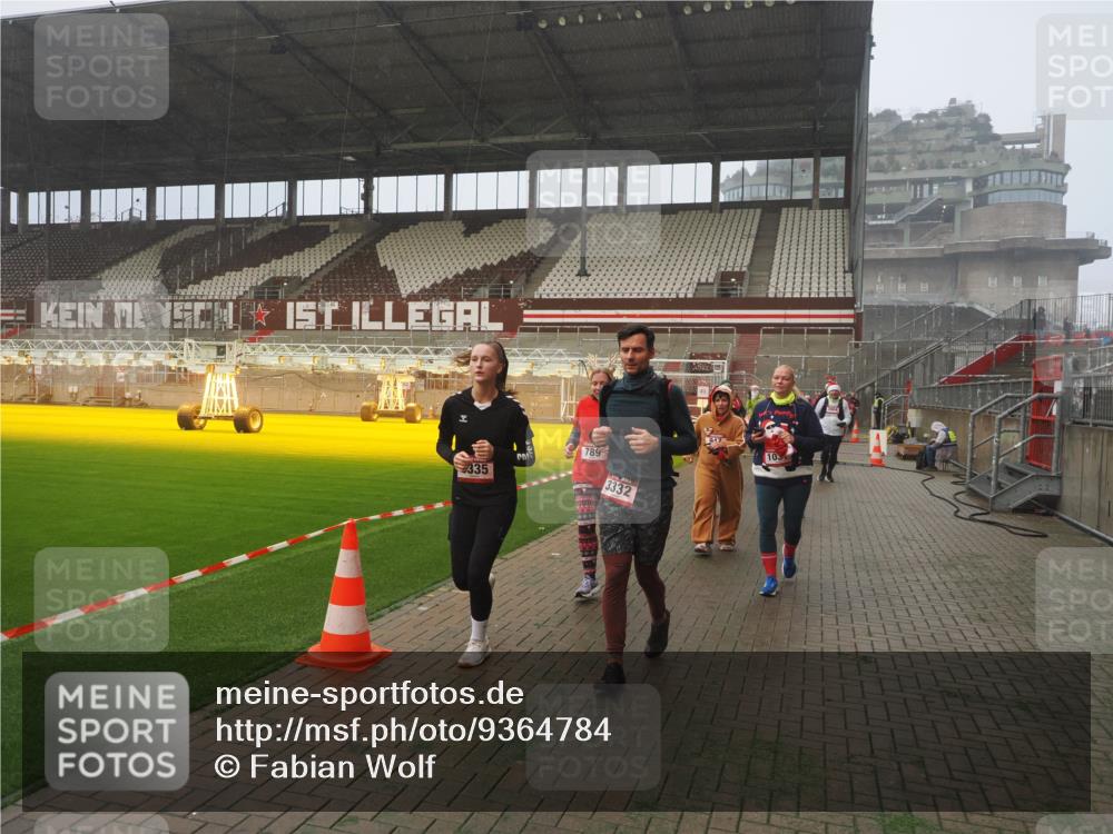 07.12.2025 - St. Pauli X-Mass-Run No. 15 Fabian Wolf http://msf.ph/oto/9364784 07.12.2025 10:08:50 Ziel 390, 707, 786, 789, 947, 1002, 1031, 1176, 2521, 3212, 3332, 3335, 3484, 3495, 3671, 3759, 3904, 3907, 4205, 4232, 4234, 4451 meine-sportfotos.de