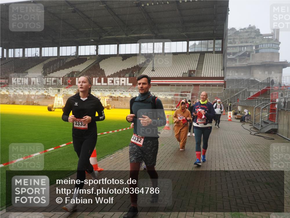 07.12.2025 - St. Pauli X-Mass-Run No. 15 Fabian Wolf http://msf.ph/oto/9364786 07.12.2025 10:08:50 Ziel 390, 707, 786, 789, 947, 1002, 1031, 1176, 2521, 3212, 3332, 3335, 3484, 3495, 3671, 3759, 3904, 3907, 4205, 4232, 4234, 4451 meine-sportfotos.de