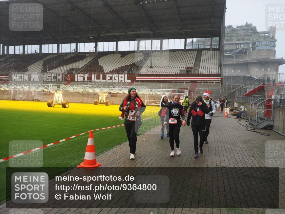 07.12.2025 - St. Pauli X-Mass-Run No. 15 Fabian Wolf http://msf.ph/oto/9364800 07.12.2025 10:08:54 Ziel 19, 390, 707, 786, 789, 947, 1002, 1031, 1176, 1570, 2126, 2521, 3212, 3300, 3332, 3335, 3484, 3671, 3891, 3904, 3907, 4066, 4067, 4068 meine-sportfotos.de