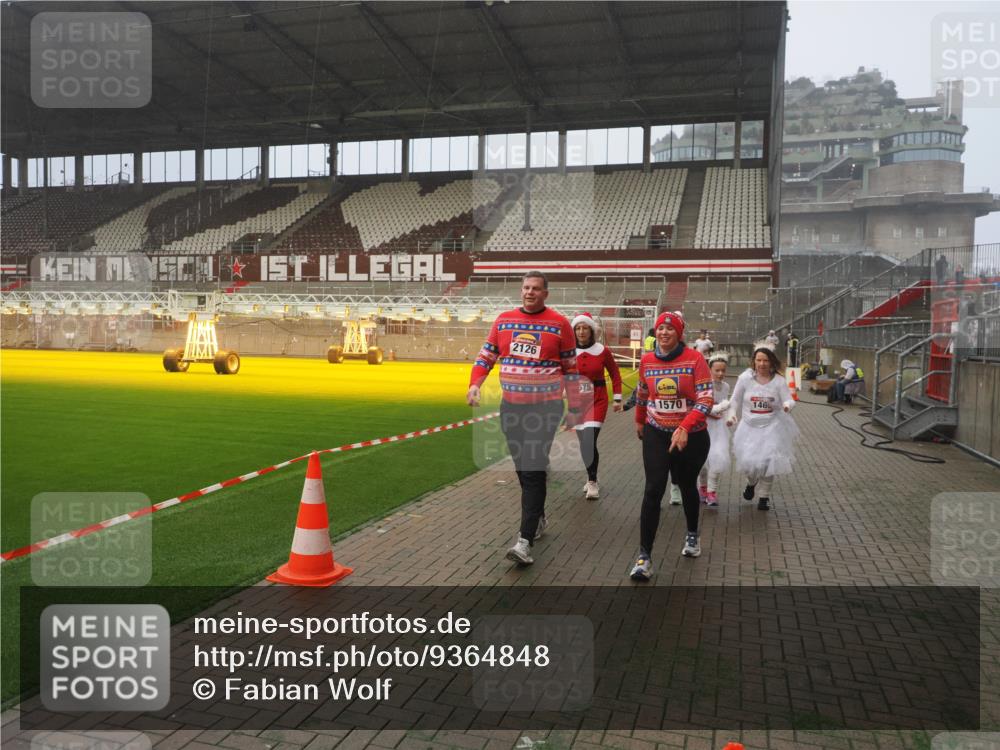 07.12.2025 - St. Pauli X-Mass-Run No. 15 Fabian Wolf http://msf.ph/oto/9364848 07.12.2025 10:09:05 Ziel 19, 786, 1461, 1465, 1570, 1575, 1576, 2126, 3300, 3484, 3891, 3904, 3907, 4066, 4067, 4068, 4113, 4666 meine-sportfotos.de