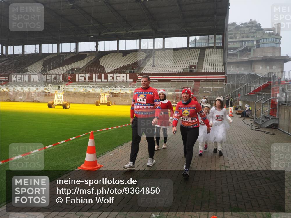 07.12.2025 - St. Pauli X-Mass-Run No. 15 Fabian Wolf http://msf.ph/oto/9364850 07.12.2025 10:09:05 Ziel 19, 786, 1461, 1465, 1570, 1575, 1576, 2126, 3300, 3484, 3891, 3904, 3907, 4066, 4067, 4068, 4113, 4666 meine-sportfotos.de