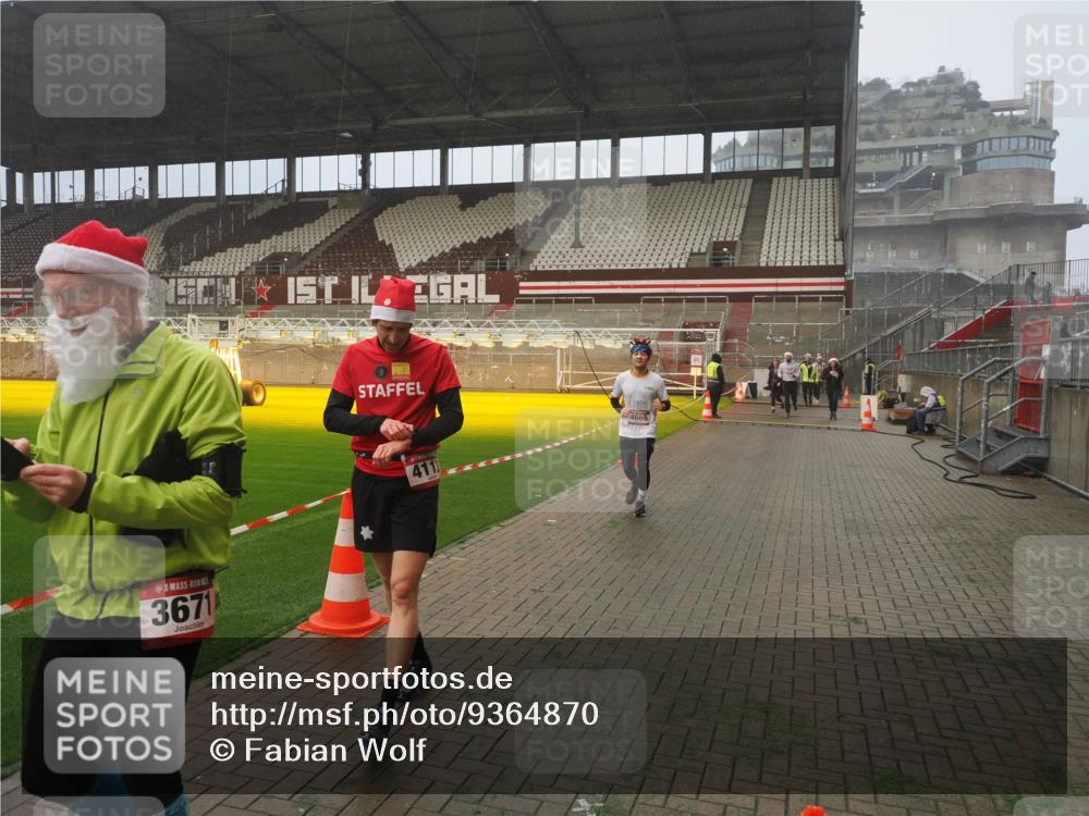 07.12.2025 - St. Pauli X-Mass-Run No. 15 Fabian Wolf http://msf.ph/oto/9364870 07.12.2025 10:09:12 Ziel 881, 896, 960, 1461, 1465, 1570, 1575, 1576, 2126, 3300, 3891, 4066, 4067, 4068, 4113, 4666 meine-sportfotos.de