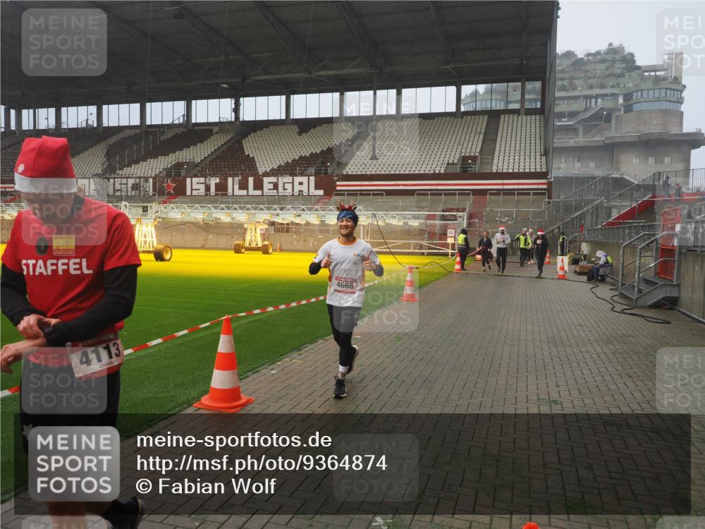 07.12.2025 - St. Pauli X-Mass-Run No. 15 Fabian Wolf http://msf.ph/oto/9364874 07.12.2025 10:09:13 Ziel 881, 896, 960, 1461, 1465, 1570, 1575, 1576, 2126, 4066, 4067, 4068, 4113, 4666 meine-sportfotos.de
