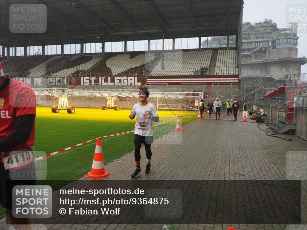07.12.2025 - St. Pauli X-Mass-Run No. 15 Fabian Wolf http://msf.ph/oto/9364875 07.12.2025 10:09:13 Ziel 881, 896, 960, 1461, 1465, 1570, 1575, 1576, 2126, 4066, 4067, 4068, 4113, 4666 meine-sportfotos.de