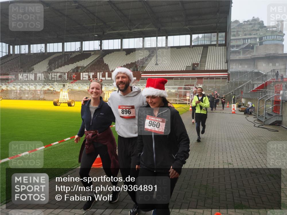 07.12.2025 - St. Pauli X-Mass-Run No. 15 Fabian Wolf http://msf.ph/oto/9364891 07.12.2025 10:09:21 Ziel 881, 896, 899, 960, 1243, 1248, 1718, 3493, 3756, 4113, 4666 meine-sportfotos.de