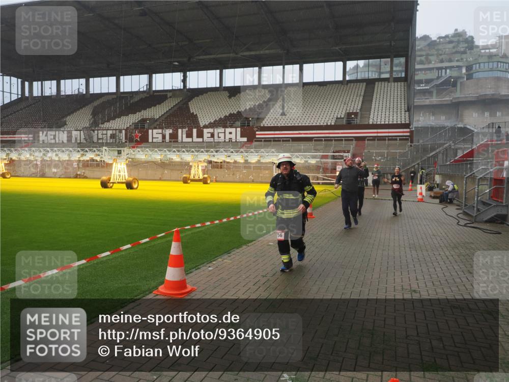 07.12.2025 - St. Pauli X-Mass-Run No. 15 Fabian Wolf http://msf.ph/oto/9364905 07.12.2025 10:09:26 Ziel 800, 881, 896, 899, 960, 1243, 1248, 1718, 3493, 3756 meine-sportfotos.de