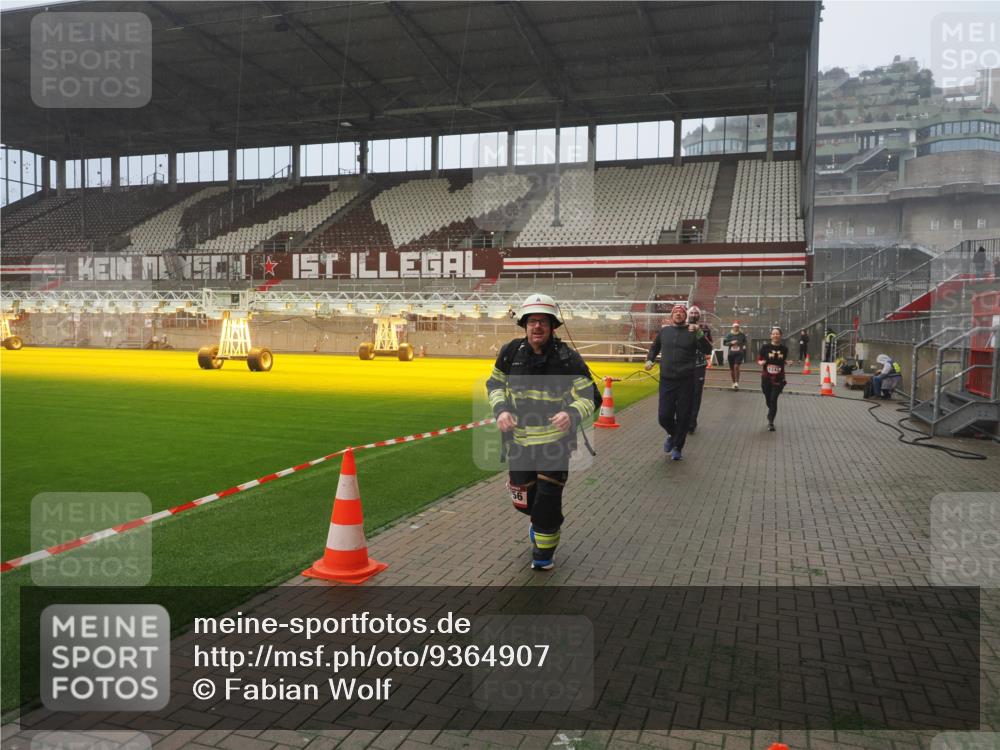 07.12.2025 - St. Pauli X-Mass-Run No. 15 Fabian Wolf http://msf.ph/oto/9364907 07.12.2025 10:09:26 Ziel 800, 881, 896, 899, 960, 1243, 1248, 1718, 3493, 3756 meine-sportfotos.de