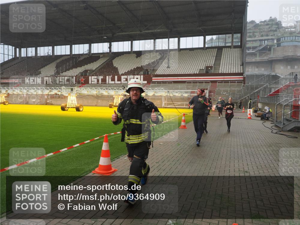 07.12.2025 - St. Pauli X-Mass-Run No. 15 Fabian Wolf http://msf.ph/oto/9364909 07.12.2025 10:09:27 Ziel 800, 881, 896, 899, 960, 1243, 1248, 1718, 3493, 3756 meine-sportfotos.de