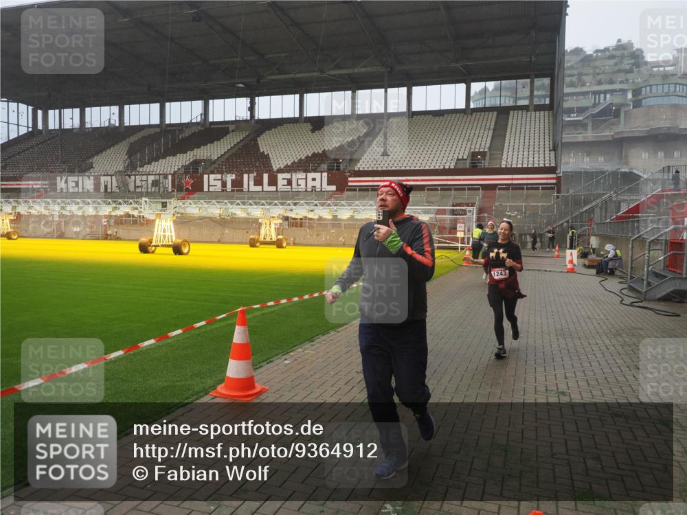 07.12.2025 - St. Pauli X-Mass-Run No. 15 Fabian Wolf http://msf.ph/oto/9364912 07.12.2025 10:09:29 Ziel 800, 881, 896, 899, 960, 1243, 1248, 1718, 3493, 3756 meine-sportfotos.de