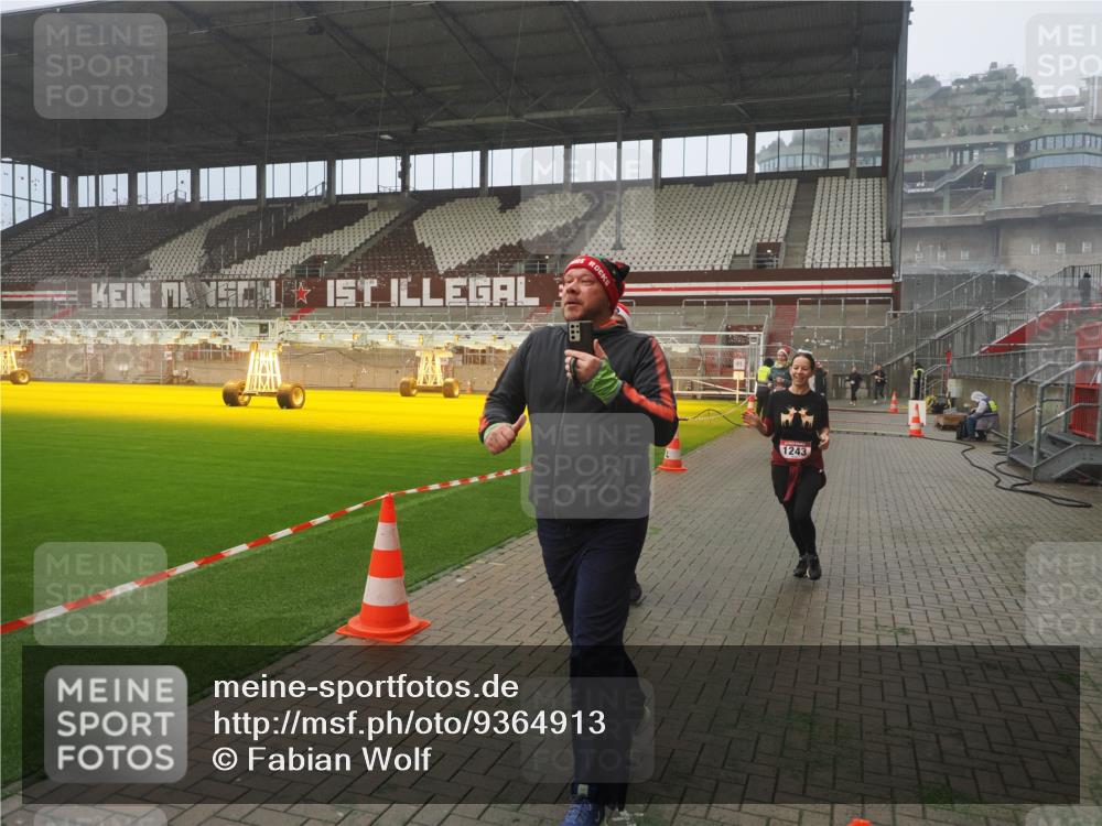 07.12.2025 - St. Pauli X-Mass-Run No. 15 Fabian Wolf http://msf.ph/oto/9364913 07.12.2025 10:09:29 Ziel 800, 881, 896, 899, 960, 1243, 1248, 1718, 3493, 3756 meine-sportfotos.de