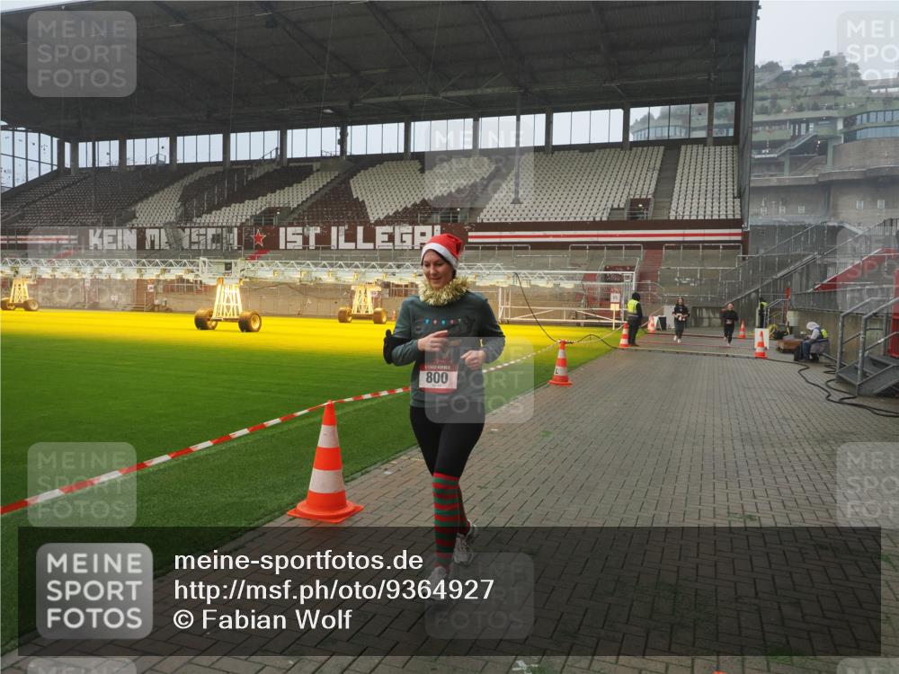 07.12.2025 - St. Pauli X-Mass-Run No. 15 Fabian Wolf http://msf.ph/oto/9364927 07.12.2025 10:09:34 Ziel 800, 899, 1172, 1191, 1243, 1248, 1718, 3493, 3756 meine-sportfotos.de