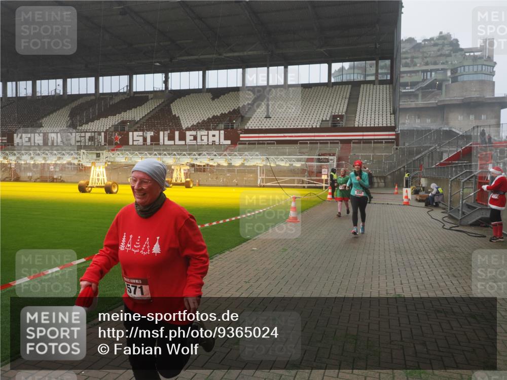 07.12.2025 - St. Pauli X-Mass-Run No. 15 Fabian Wolf http://msf.ph/oto/9365024 07.12.2025 10:10:31 Ziel 550, 964, 1571, 2083, 2087 meine-sportfotos.de