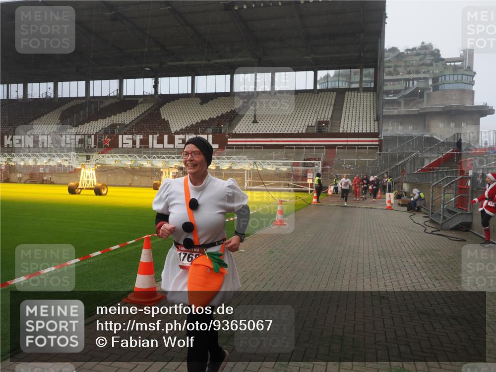 07.12.2025 - St. Pauli X-Mass-Run No. 15 Fabian Wolf http://msf.ph/oto/9365067 07.12.2025 10:10:49 Ziel 979, 1426, 1768, 2530, 4885 meine-sportfotos.de