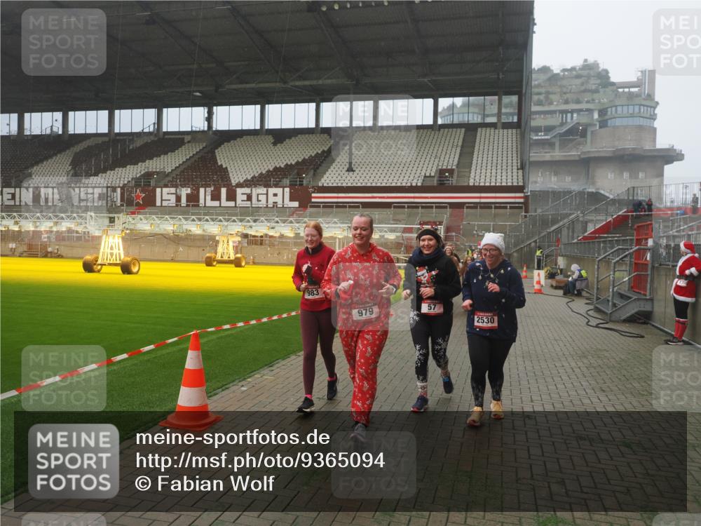 07.12.2025 - St. Pauli X-Mass-Run No. 15 Fabian Wolf http://msf.ph/oto/9365094 07.12.2025 10:10:59 Ziel 57, 979, 983, 1148, 1149, 1150, 1426, 1768, 1929, 1935, 2530 meine-sportfotos.de