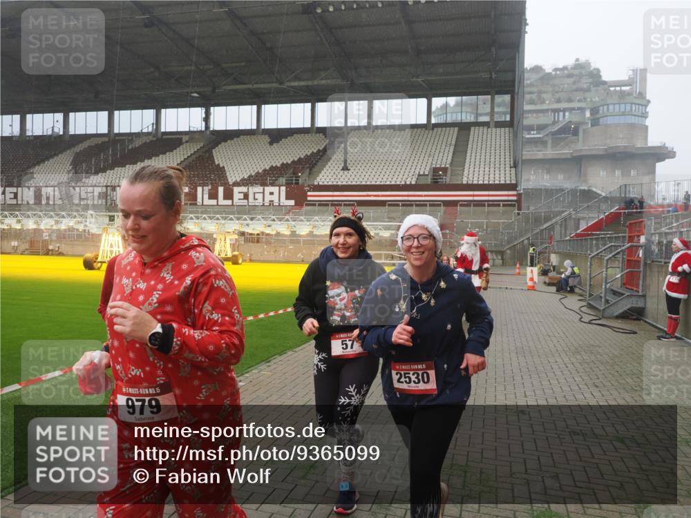 07.12.2025 - St. Pauli X-Mass-Run No. 15 Fabian Wolf http://msf.ph/oto/9365099 07.12.2025 10:11:01 Ziel 57, 979, 983, 1148, 1149, 1150, 1426, 1929, 1935, 2530 meine-sportfotos.de