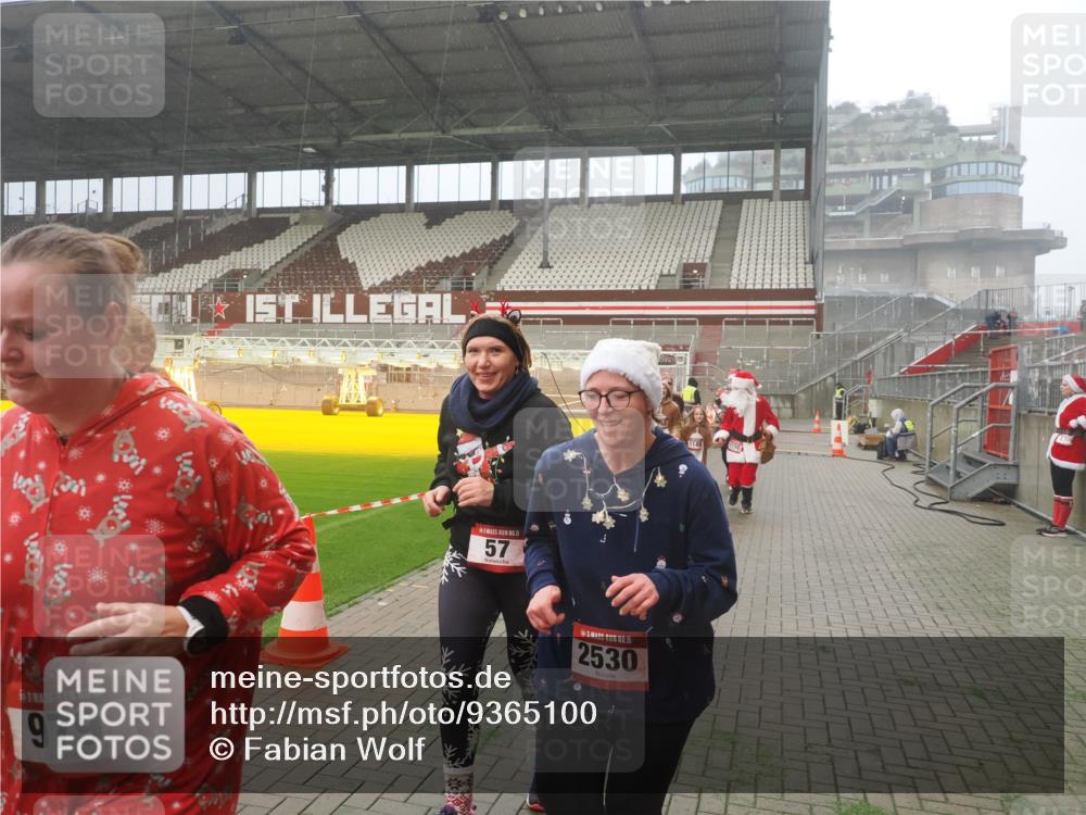 07.12.2025 - St. Pauli X-Mass-Run No. 15 Fabian Wolf http://msf.ph/oto/9365100 07.12.2025 10:11:01 Ziel 57, 979, 983, 1148, 1149, 1150, 1426, 1929, 1935, 2530 meine-sportfotos.de