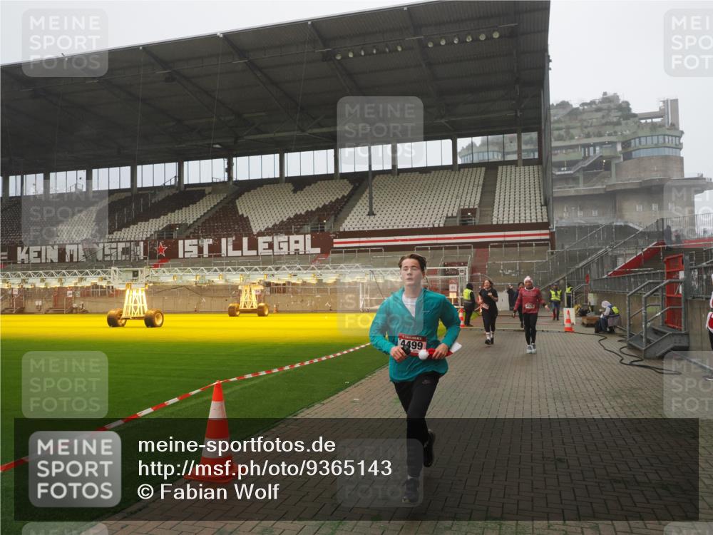 07.12.2025 - St. Pauli X-Mass-Run No. 15 Fabian Wolf http://msf.ph/oto/9365143 07.12.2025 10:11:20 Ziel 1969, 3354, 3815, 4499, 4525, 4659, 4661 meine-sportfotos.de
