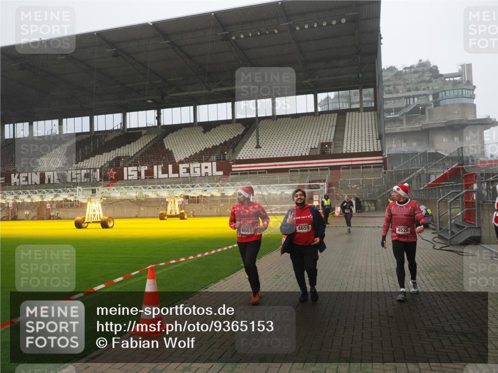 07.12.2025 - St. Pauli X-Mass-Run No. 15 Fabian Wolf http://msf.ph/oto/9365153 07.12.2025 10:11:26 Ziel 1969, 3354, 3815, 4499, 4525, 4659, 4661, 4662 meine-sportfotos.de