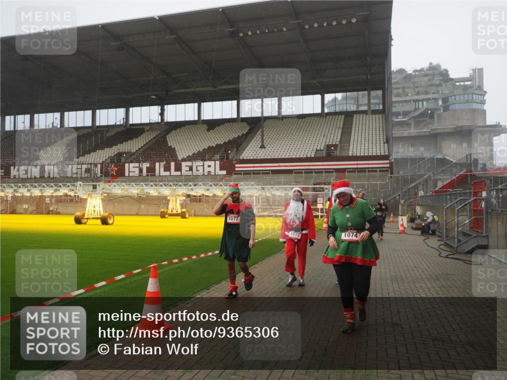 07.12.2025 - St. Pauli X-Mass-Run No. 15 Fabian Wolf http://msf.ph/oto/9365306 07.12.2025 10:12:29 Ziel 1070, 1072, 1074, 1077, 2758, 2760, 2770, 3585 meine-sportfotos.de