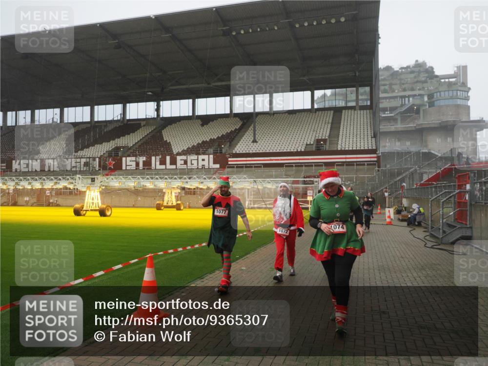 07.12.2025 - St. Pauli X-Mass-Run No. 15 Fabian Wolf http://msf.ph/oto/9365307 07.12.2025 10:12:29 Ziel 1070, 1072, 1074, 1077, 2758, 2760, 2770, 3585 meine-sportfotos.de