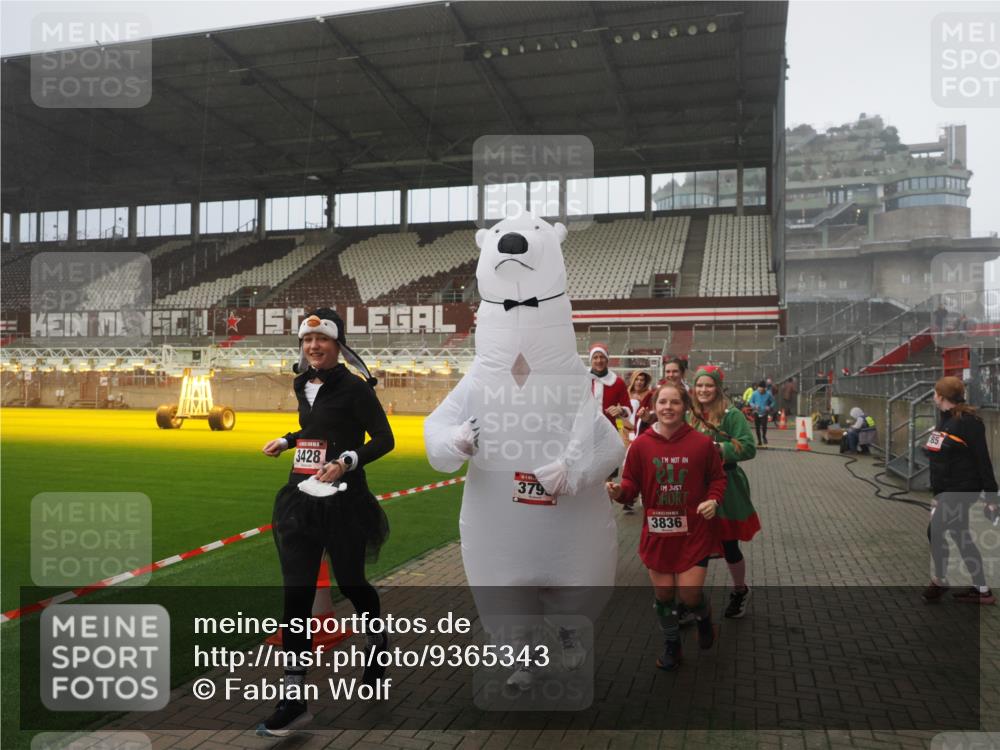 07.12.2025 - St. Pauli X-Mass-Run No. 15 Fabian Wolf http://msf.ph/oto/9365343 07.12.2025 10:12:46 Ziel 9, 18, 938, 2770, 3040, 3428, 3514, 3551, 3557, 3585, 3799, 3834, 3836 meine-sportfotos.de