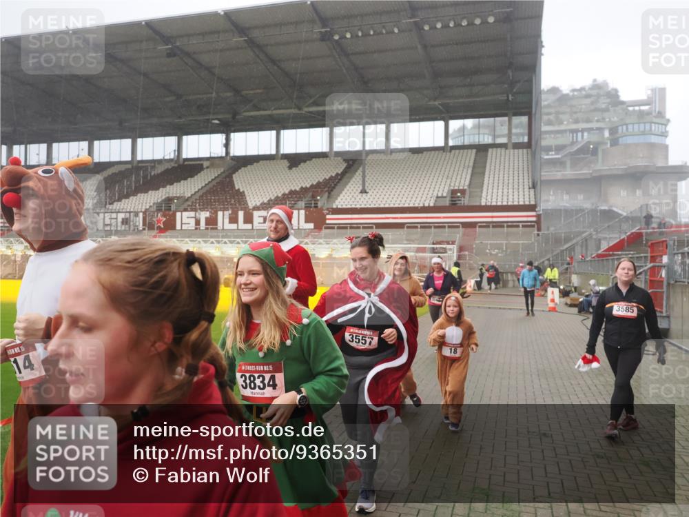 07.12.2025 - St. Pauli X-Mass-Run No. 15 Fabian Wolf http://msf.ph/oto/9365351 07.12.2025 10:12:48 Ziel 9, 18, 938, 3040, 3428, 3514, 3551, 3557, 3585, 3799, 3834, 3836 meine-sportfotos.de