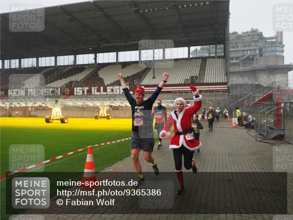 07.12.2025 - St. Pauli X-Mass-Run No. 15 Fabian Wolf http://msf.ph/oto/9365386 07.12.2025 10:13:03 Ziel 80, 938, 1397, 1733, 2687, 2711, 2712, 3588, 4487 meine-sportfotos.de