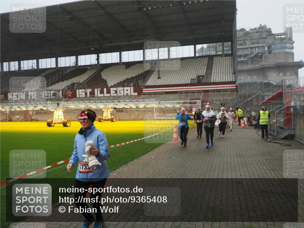07.12.2025 - St. Pauli X-Mass-Run No. 15 Fabian Wolf http://msf.ph/oto/9365408 07.12.2025 10:13:12 Ziel 1044, 1126, 1397, 1733, 2711, 2712, 3588, 3589, 4081, 4082, 4083, 4664 meine-sportfotos.de