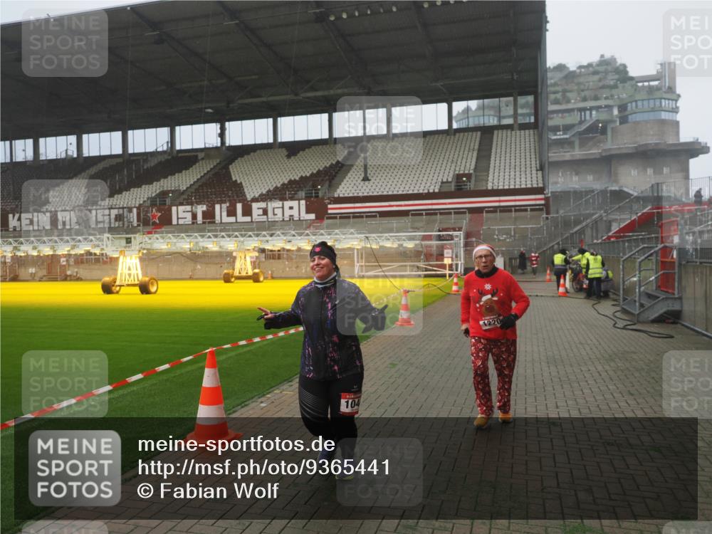 07.12.2025 - St. Pauli X-Mass-Run No. 15 Fabian Wolf http://msf.ph/oto/9365441 07.12.2025 10:13:23 Ziel 1044, 1062, 1126, 1220, 3588, 3589, 4081, 4082, 4083, 4664 meine-sportfotos.de