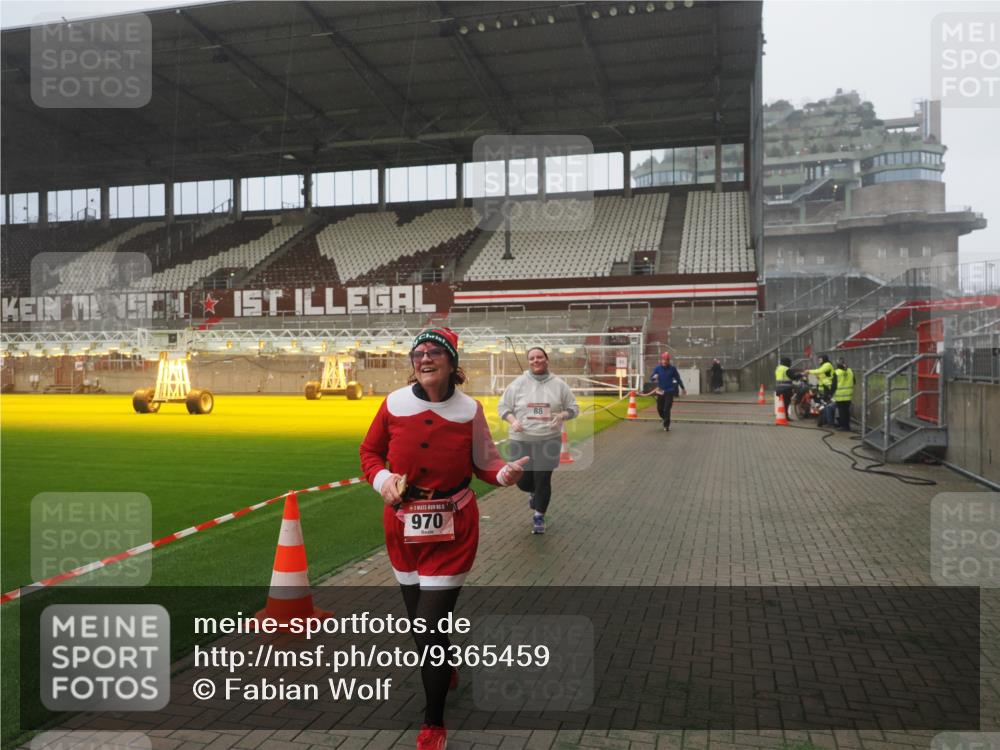 07.12.2025 - St. Pauli X-Mass-Run No. 15 Fabian Wolf http://msf.ph/oto/9365459 07.12.2025 10:13:38 Ziel 88, 970, 1699, 2905 meine-sportfotos.de