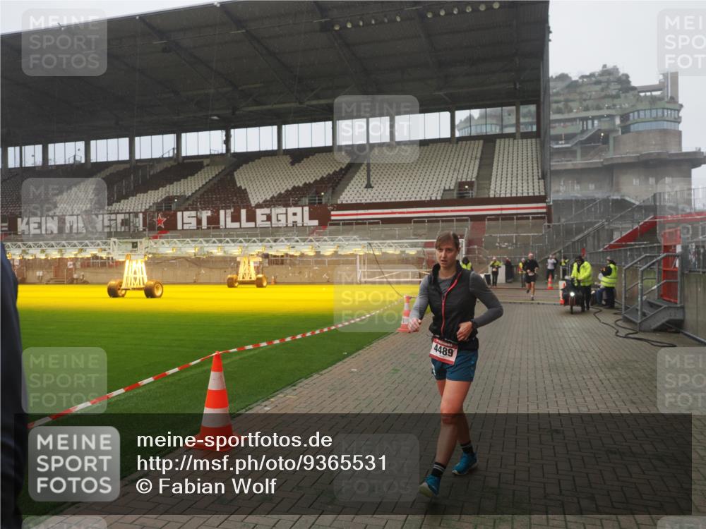 07.12.2025 - St. Pauli X-Mass-Run No. 15 Fabian Wolf http://msf.ph/oto/9365531 07.12.2025 10:14:22 Ziel 174, 352, 1158, 3243, 4489, 4545 meine-sportfotos.de