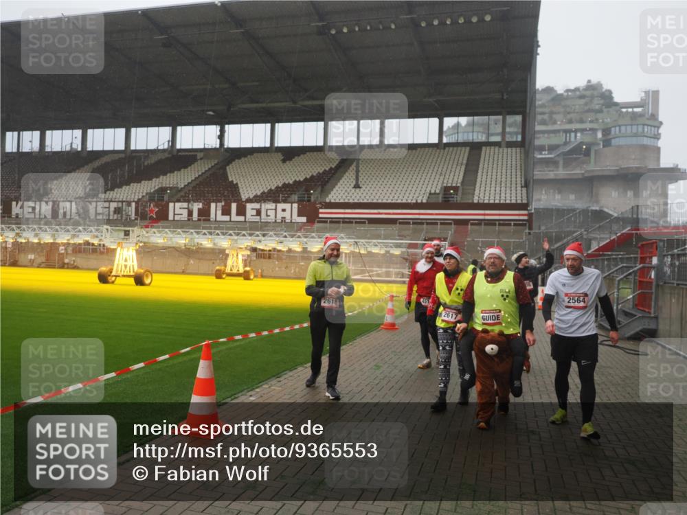 07.12.2025 - St. Pauli X-Mass-Run No. 15 Fabian Wolf http://msf.ph/oto/9365553 07.12.2025 10:14:40 Ziel 1158, 2564, 2617, 2618, 2864, 3481, 3565, 4508 meine-sportfotos.de