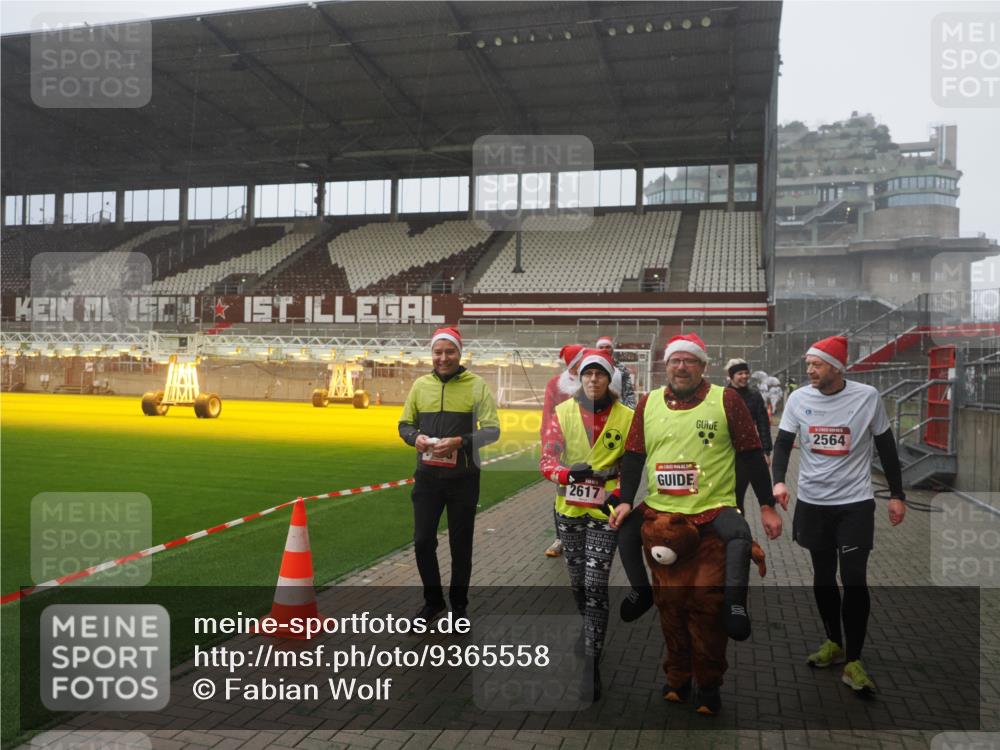 07.12.2025 - St. Pauli X-Mass-Run No. 15 Fabian Wolf http://msf.ph/oto/9365558 07.12.2025 10:14:42 Ziel 1158, 2564, 2617, 2618, 2864, 3481, 3565, 4508 meine-sportfotos.de