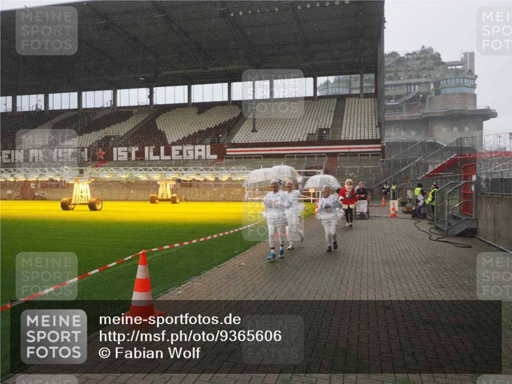 07.12.2025 - St. Pauli X-Mass-Run No. 15 Fabian Wolf http://msf.ph/oto/9365606 07.12.2025 10:14:55 Ziel 762, 1363, 1867, 1869, 1873, 2891, 3481, 4001, 4004 meine-sportfotos.de