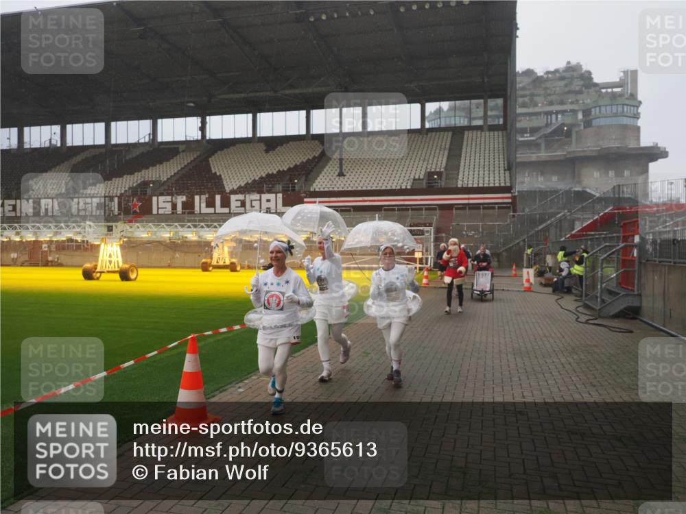07.12.2025 - St. Pauli X-Mass-Run No. 15 Fabian Wolf http://msf.ph/oto/9365613 07.12.2025 10:14:56 Ziel 762, 1363, 1867, 1869, 1873, 2883, 2891, 3481, 4001, 4004 meine-sportfotos.de