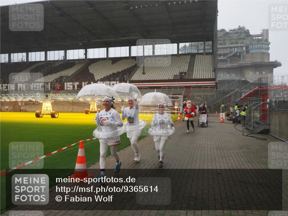 07.12.2025 - St. Pauli X-Mass-Run No. 15 Fabian Wolf http://msf.ph/oto/9365614 07.12.2025 10:14:56 Ziel 762, 1363, 1867, 1869, 1873, 2883, 2891, 3481, 4001, 4004 meine-sportfotos.de